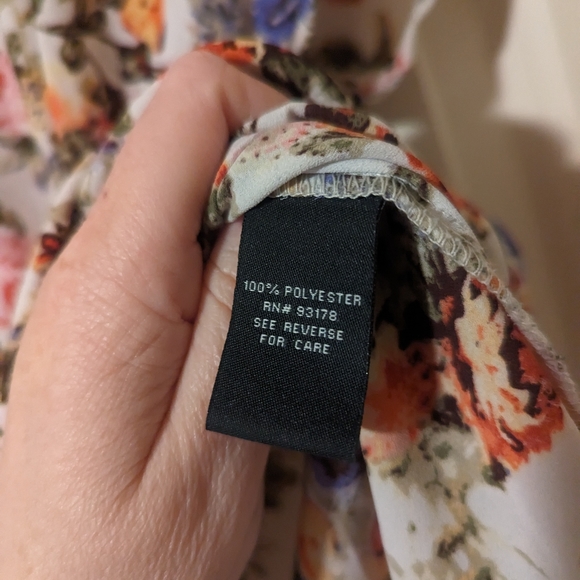 Premise Studio floral shell blouse - Picture 2 of 3